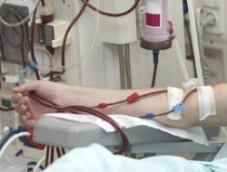 Apakah Pasien Gagal Ginjal Kronis Harus Cuci Darah Seumur Hidup?