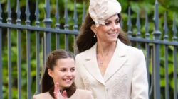 Momen Langka, Kate Middleton Ajak Putri Charlotte Naik Kereta Umum Di London
